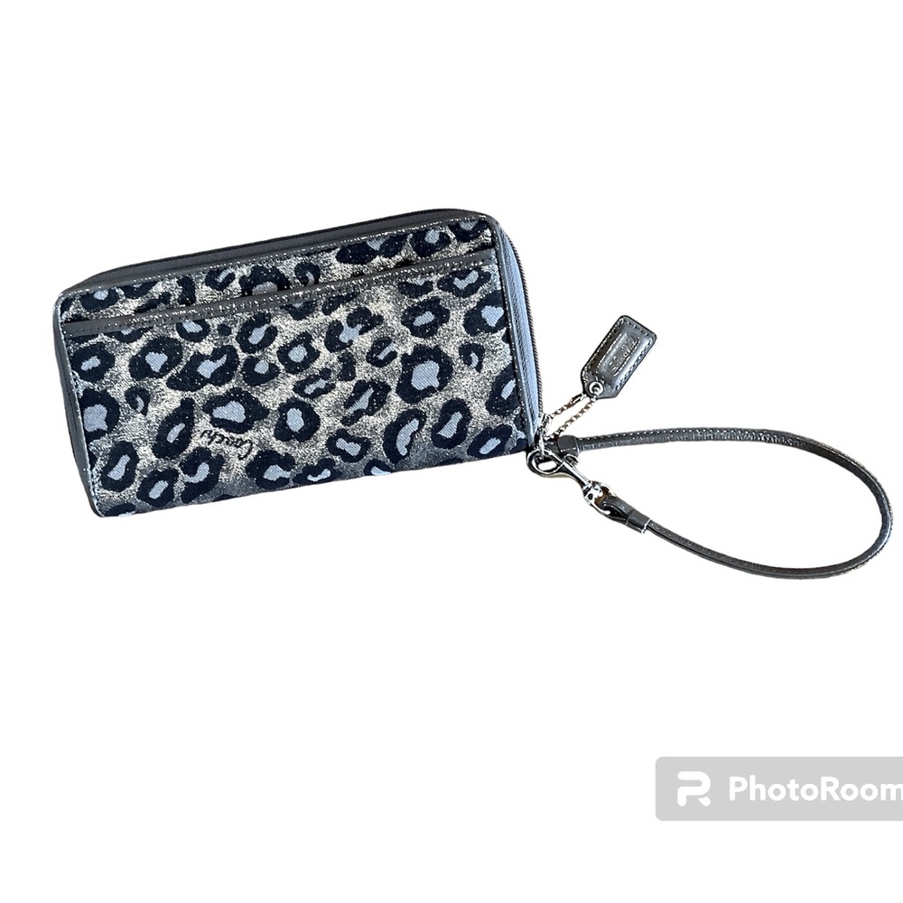 Coach wristlet wallet in silver gray leopard print. Excellent condition